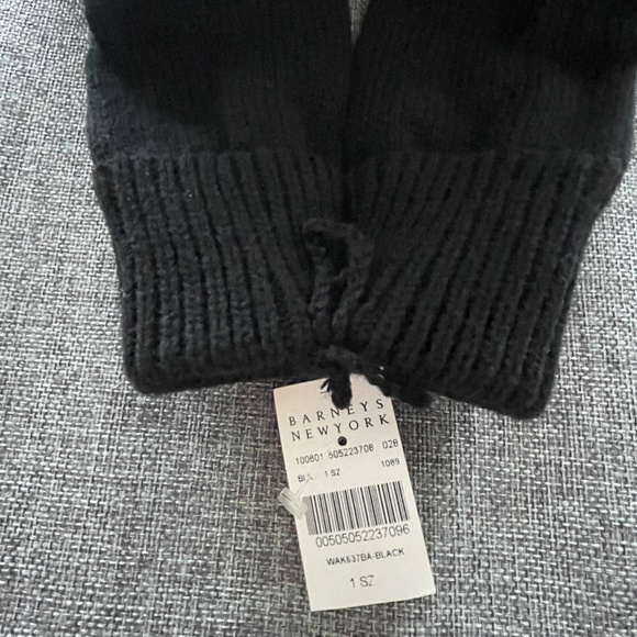 NWT Barneys New York Solid Knit Gloves, Black - Picture 2 of 4